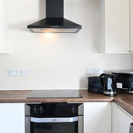 Sleek And Stylish 3 Bed In Bolton - Garden - Parking Vila Exterior foto
