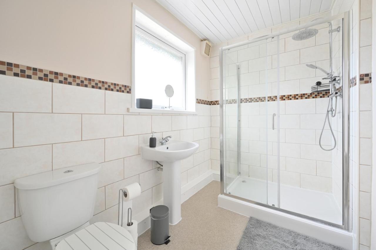 Sleek And Stylish 3 Bed In Bolton - Garden - Parking Vila Exterior foto