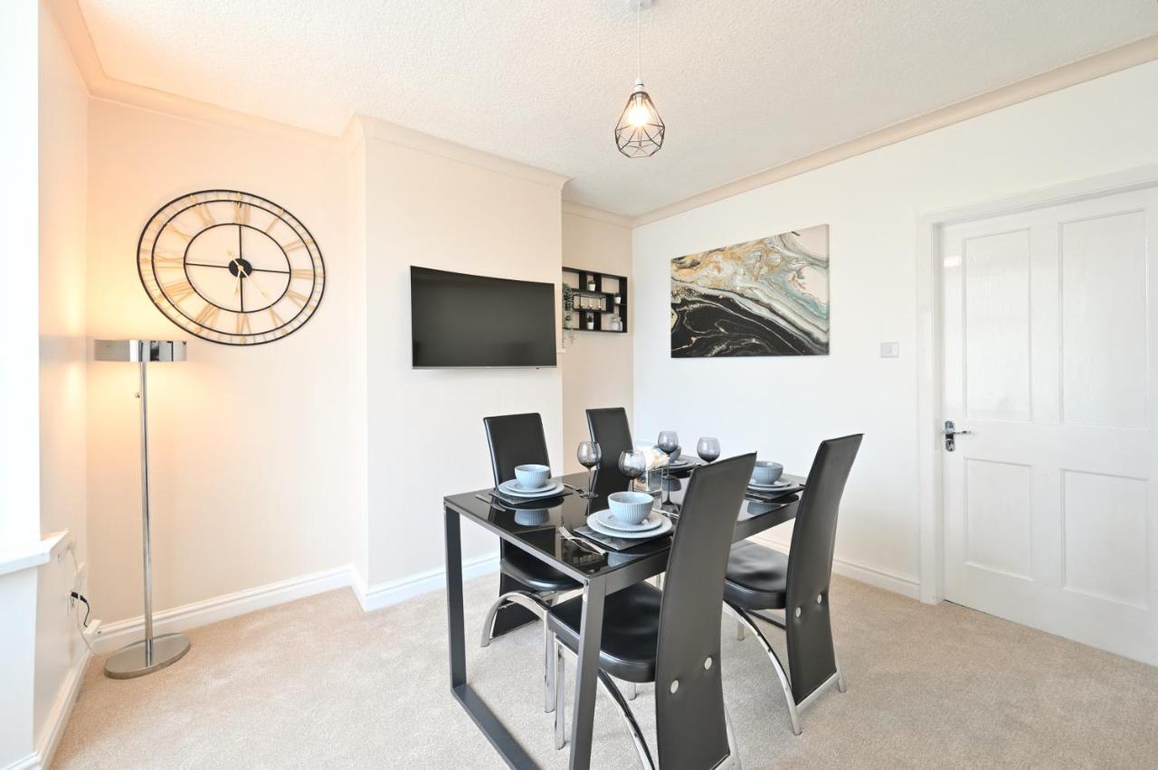 Sleek And Stylish 3 Bed In Bolton - Garden - Parking Vila Exterior foto