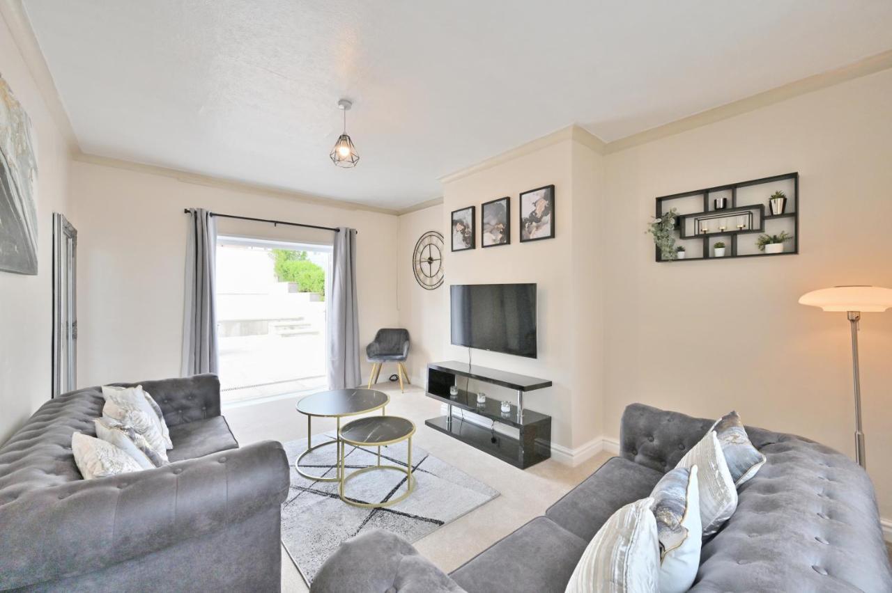Sleek And Stylish 3 Bed In Bolton - Garden - Parking Vila Exterior foto