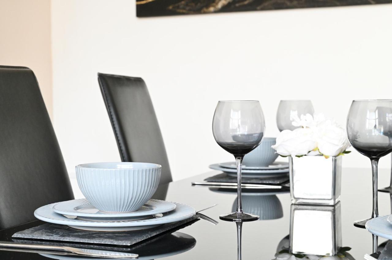 Sleek And Stylish 3 Bed In Bolton - Garden - Parking Vila Exterior foto
