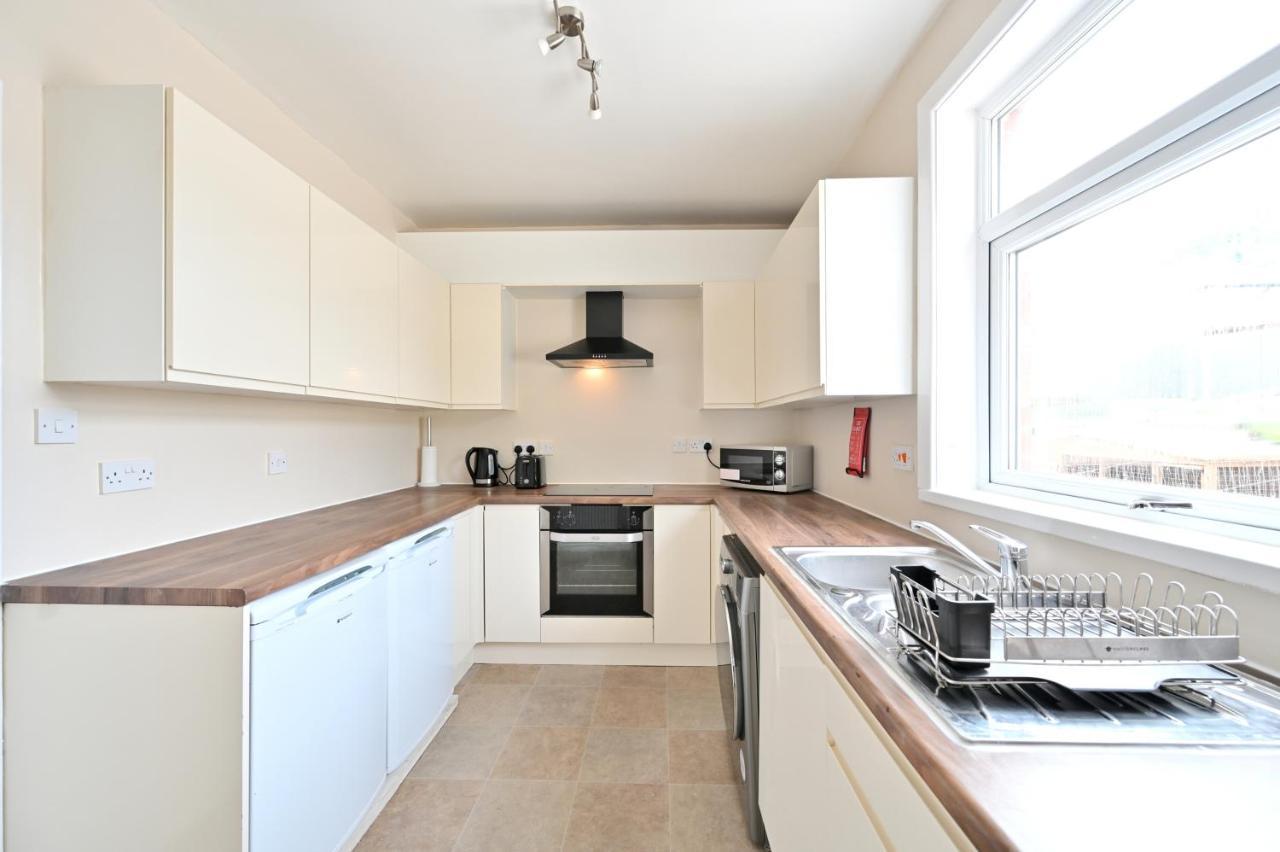 Sleek And Stylish 3 Bed In Bolton - Garden - Parking Vila Exterior foto
