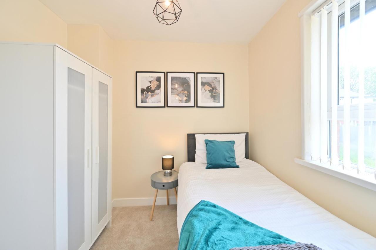 Sleek And Stylish 3 Bed In Bolton - Garden - Parking Vila Exterior foto