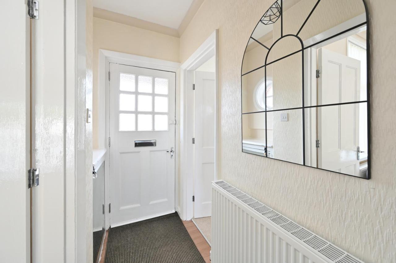 Sleek And Stylish 3 Bed In Bolton - Garden - Parking Vila Exterior foto